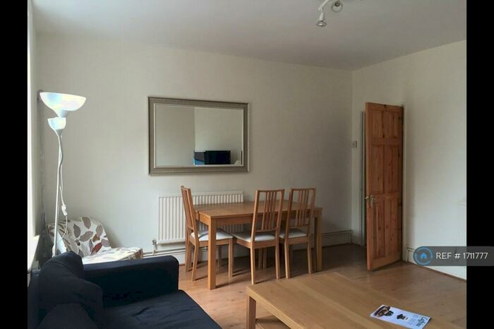 3 Bedroom Flat To Rent In Cleeve House, London, E2