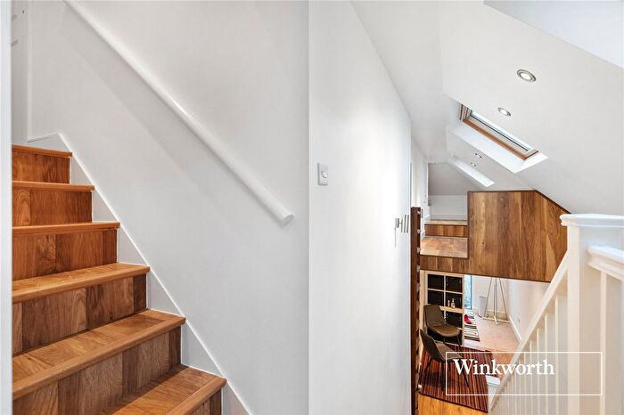 2 Bedroom Flat To Rent In Abercorn Road, Mill Hill East, London, NW7
