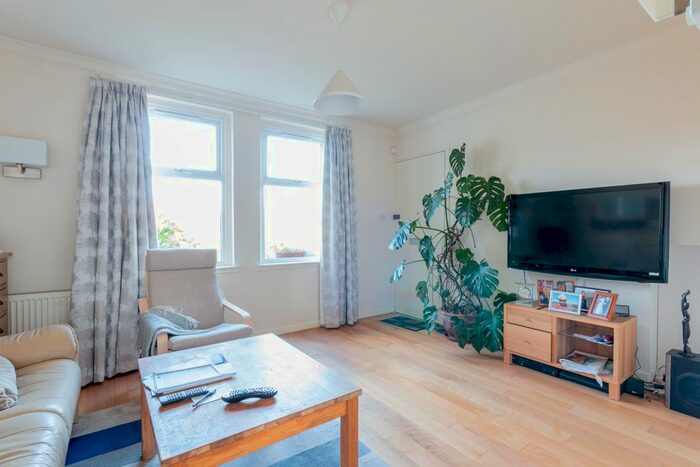 2 Bedroom Flat To Rent In Glendevon Park, Edinburgh, EH12