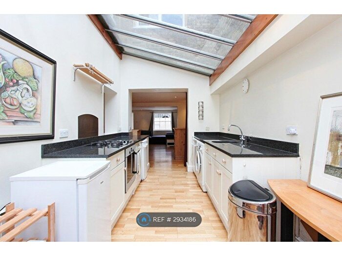 Studio To Rent In Woodstock Terrace, London, E14