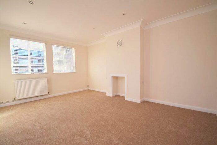 2 Bedroom Maisonette To Rent In St. Margarets Road, St Margarets, Twickenham, TW1