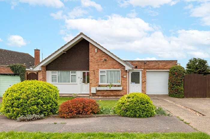 3 Bedroom Detached Bungalow For Sale In Stotfold Road, Hitchin, SG4