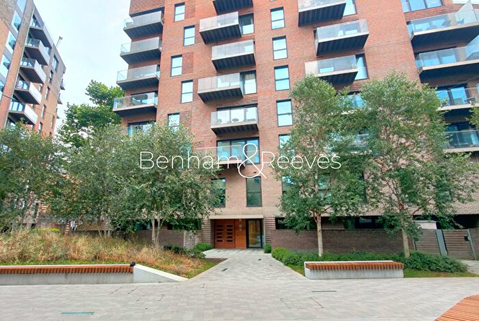 Studio To Rent In Victory Place, London, SE17