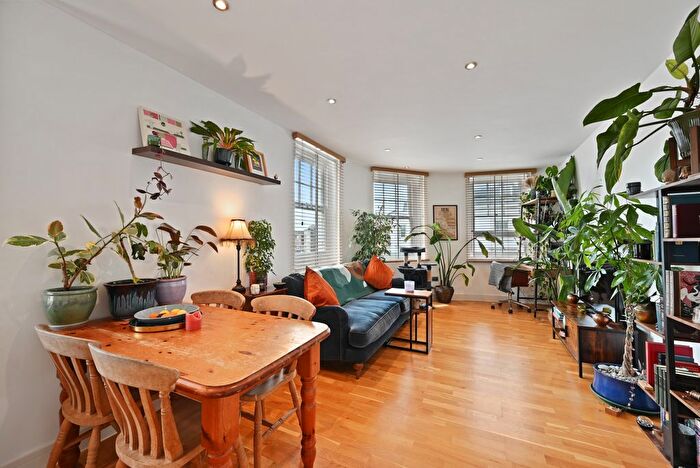 1 Bedroom Flat To Rent In Harp Of Erin House, Deptford, Se, SE8