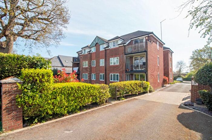 2 Bedroom Flat For Sale In Marie Court, Waterlooville, PO7