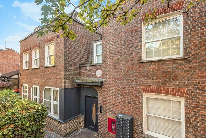 1 Bedroom Flat To Rent In High Road, London, N20