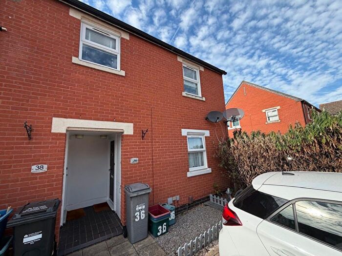 Studio For Sale In Padbury Close, Bedfont, Feltham, TW14