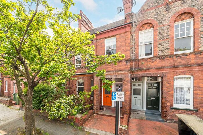 3 Bedroom Maisonette For Sale In Barcombe Avenue, Streatham Hill, SW2