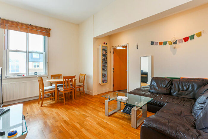 2 Bedroom Flat To Rent In Ewell Road, Surbiton, KT6