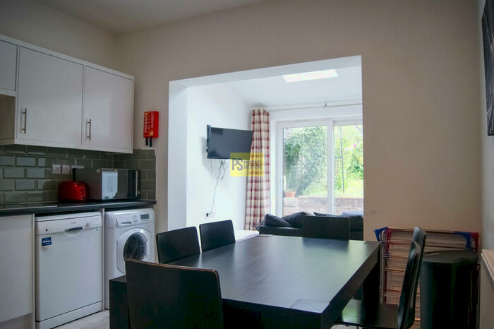 5 Bedroom Semi-Detached House To Rent In Rookery Road - Ensuite Student Property, B29