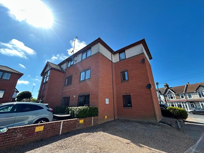 2 Bedroom Flat To Rent In Greyfriars Court, George Hill Road, Kingsgate, Broadstairs, CT10