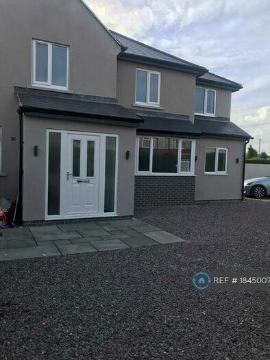 4 Bedroom Semi-Detached House To Rent In Poplar Avenue, Swindon, SN2