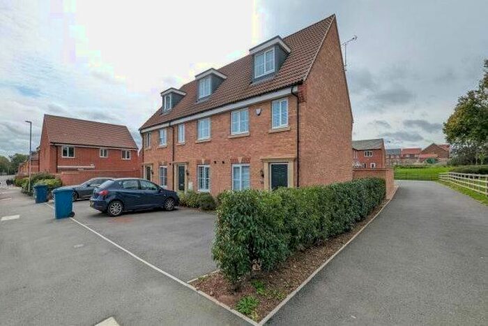 3 Bedroom End Of Terrace House To Rent In Stanier Drive, Nottingham, NG12