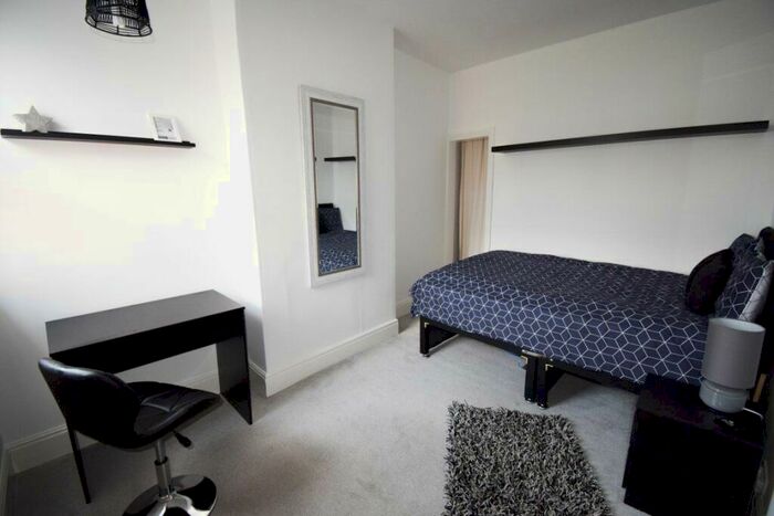 3 Bedroom House To Rent In Longford Street - Student - -, DE22