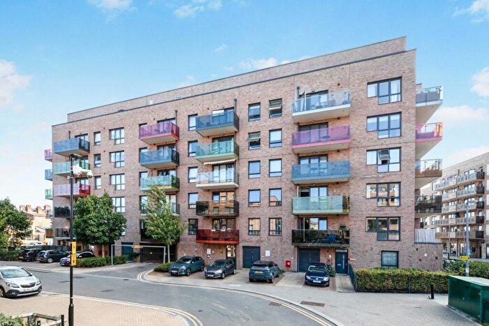 1 Bedroom Flat For Sale In Troubridge Square, Wood Street, Walthamstow, E17