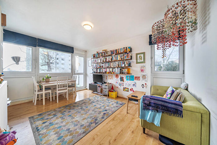 2 Bedroom Apartment For Sale In Windley Close, Forest Hill, SE23