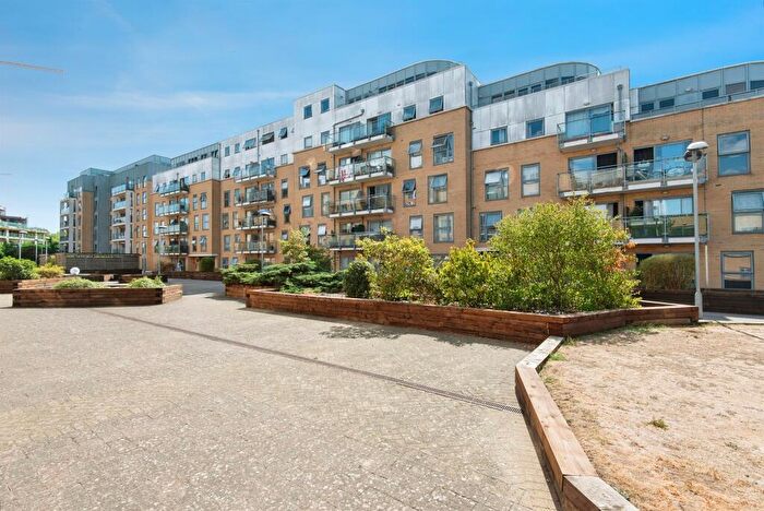 2 Bedroom Flat For Sale In Woolners Way, Stevenage, SG1