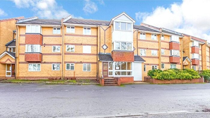 2 Bedroom Apartment For Sale In Armour Hill, Tilehurst, Reading, Berkshire, RG31