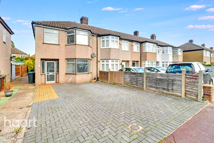 3 Bedroom End Of Terrace House For Sale In Eastbrook Drive, Romford, RM7