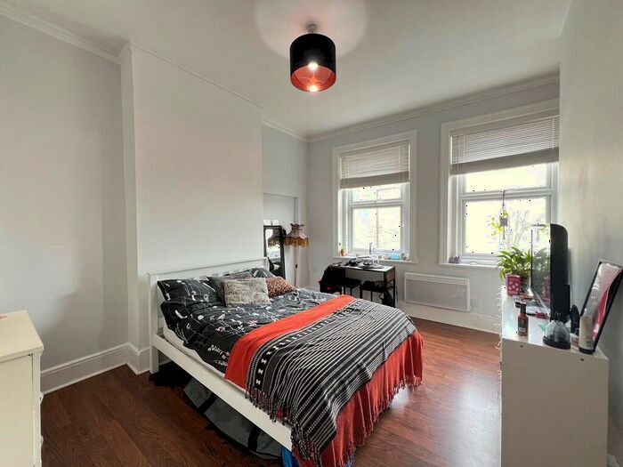 Apartment To Rent In Holloway Road, London, N7