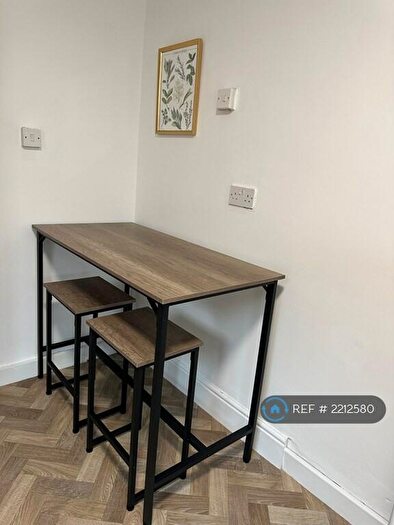 5 Bedroom Semi-Detached House To Rent In Wilton Road, Birkenhead, CH42