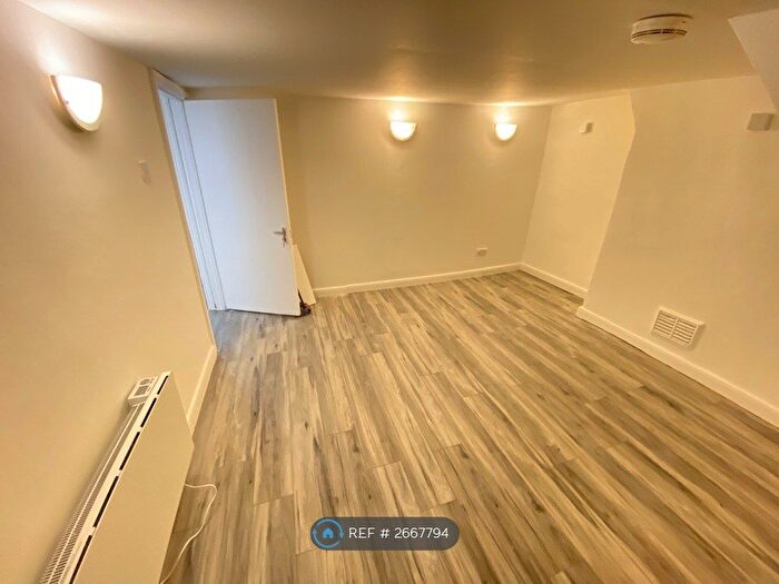 2 Bedroom Flat To Rent In High Road, London, N22