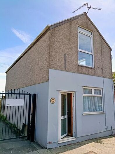 2 Bedroom Flat To Rent In Rhygoes Street, Cathays, Cardiff, CF24