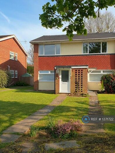 2 Bedroom Maisonette To Rent In Moat Court, Ashtead, KT21