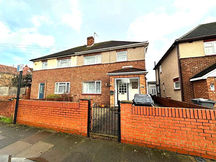 3 Bedroom Semi Detached House For Sale In Peacock Road, Feltham, TW14