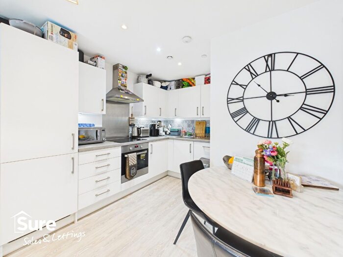 2 Bedroom Flat For Sale In Dacorum Way, Hemel Hempstead, Hertfordshire, HP1