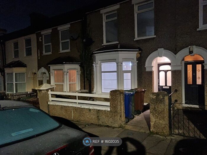 3 Bedroom Terraced House To Rent In Hampden Road, Grays, RM17