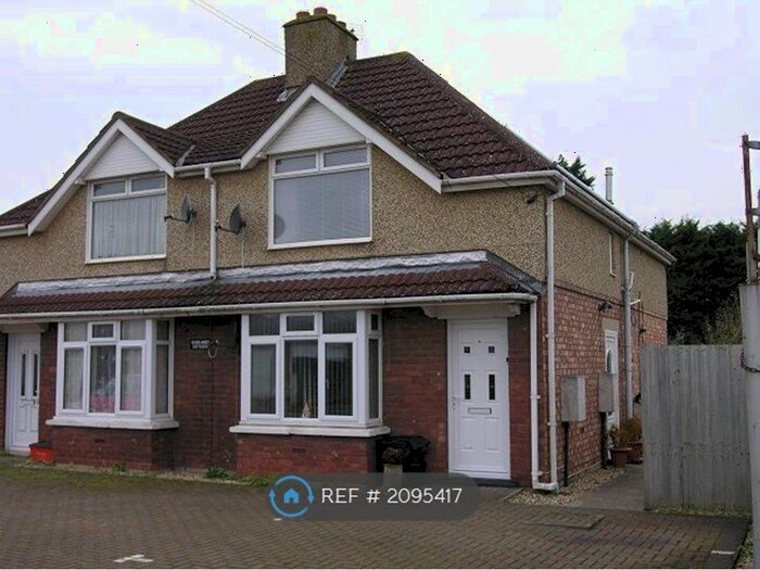 2 Bedroom Flat To Rent In Headlands Grove, Swindon, SN2