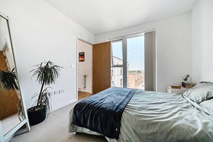 1 Bedroom Flat To Rent In Canning Square, Enfield, EN1