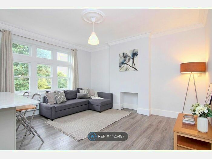 1 Bedroom Flat To Rent In Briar Walk, London, SW15