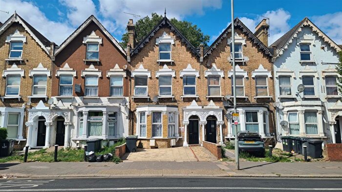 4 Bedroom Flat To Rent In High Road, Wood Green, N22