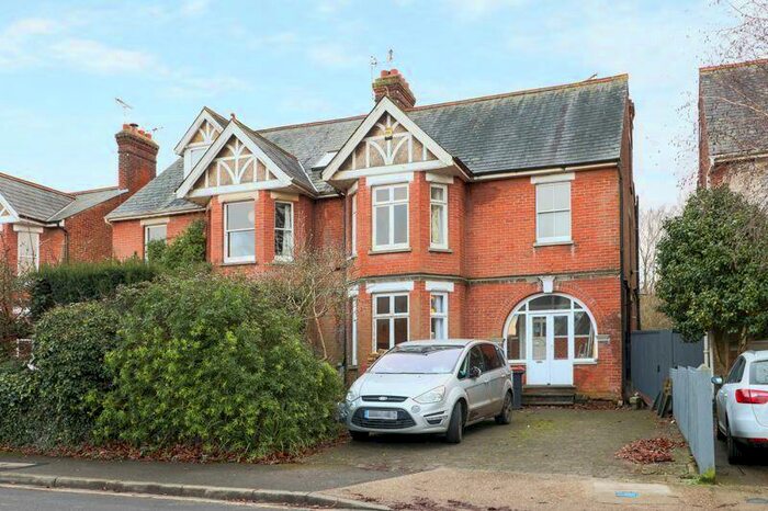 4 Bedroom Semi-Detached House To Rent In Canterbury, CT1