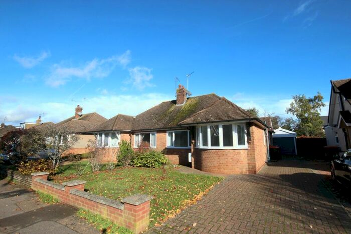 3 Bedroom Bungalow To Rent In Grange Road, Toddington Village, LU5