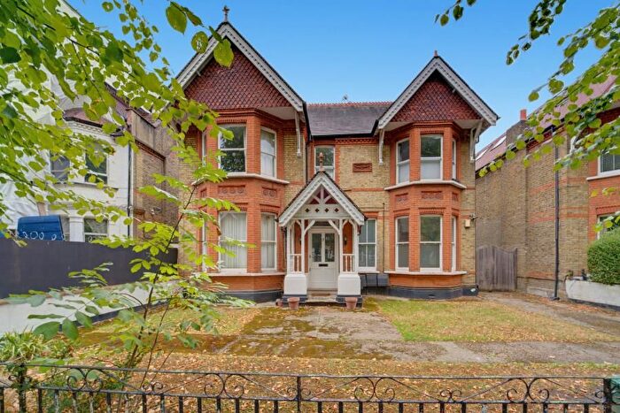 2 Bedroom Flat To Rent In Tring Avenue, W5