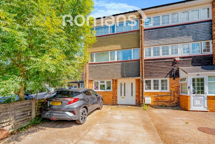 4 Bedroom Semi-Detached House To Rent In Milton Way, West Drayton, UB7