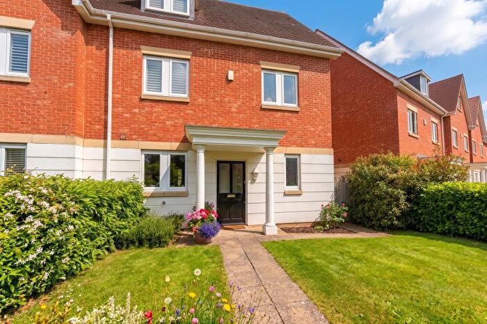 4 Bedroom End Of Terrace House To Rent In Chobham, Surrey, GU24