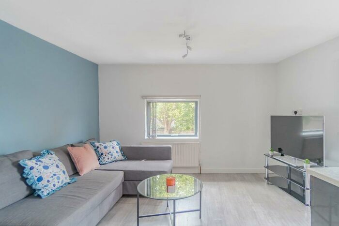 2 Bedroom Flat To Rent In Charles Street, Windsor, SL4