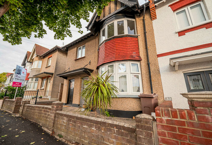 2 Bedroom Maisonette To Rent In Somerville Gardens, Leigh-on-Sea, Essex, SS9