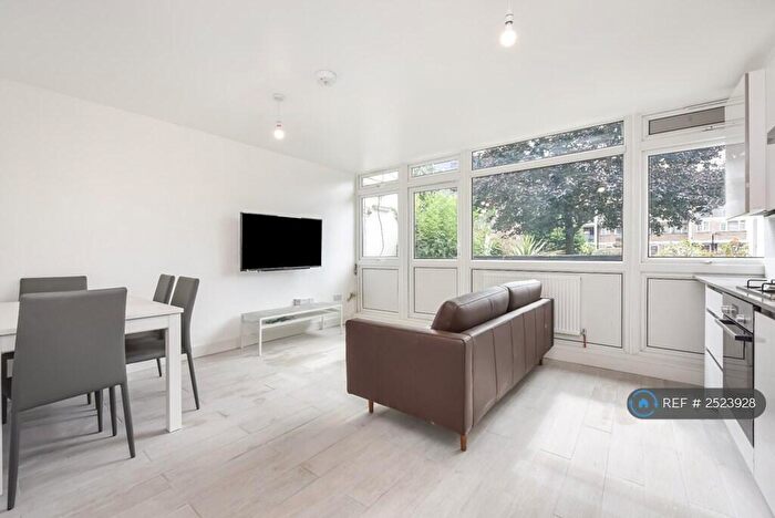 4 Bedroom Maisonette To Rent In Halstead Court, London, N1