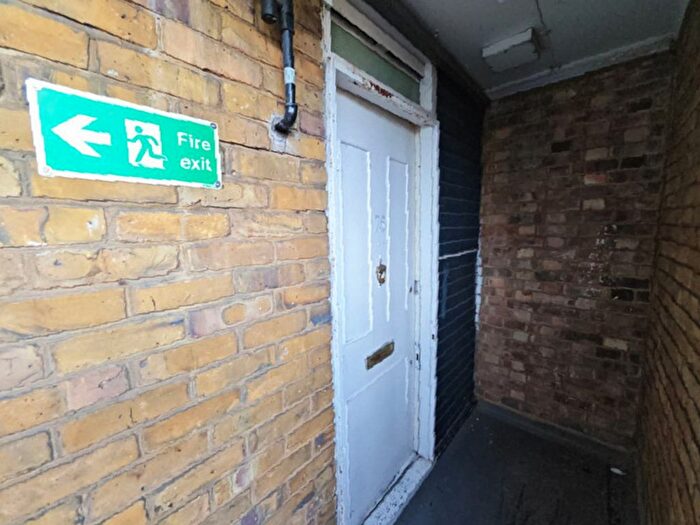 2 Bedroom Flat For Sale In Cambridge Heath Road, London, E1