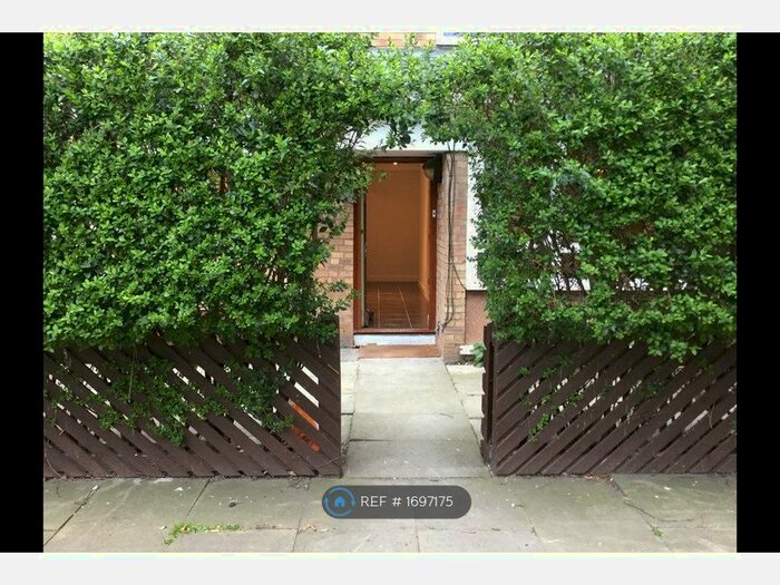 3 Bedroom Flat To Rent In Margaret Herbison House, London, SW6