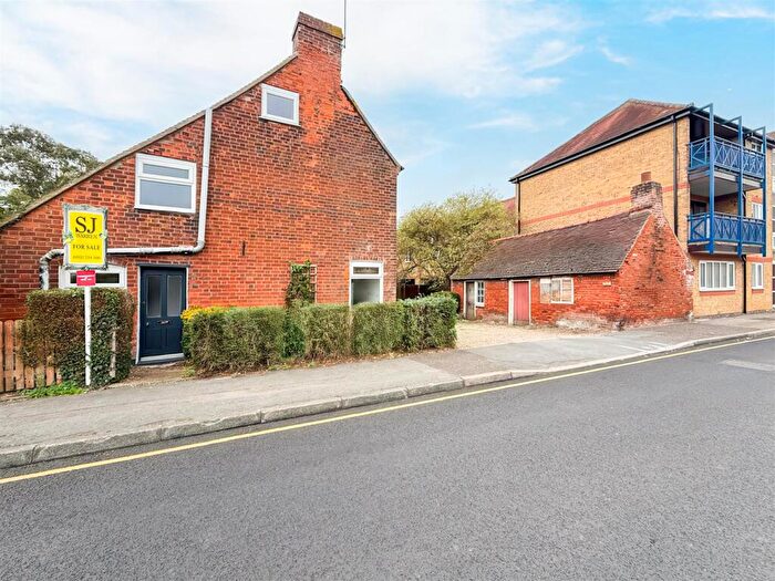 2 Bedroom Semi-Detached House For Sale In Belvedere Road, Burnham-On-Crouch, CM0