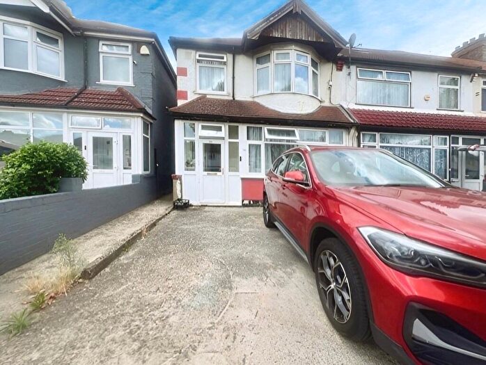 3 Bedroom End Of Terrace House To Rent In Mitcham Road, Croydon, CR0