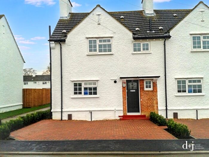 2 Bedroom Semi-Detached House To Rent In Derwent Road, SG16