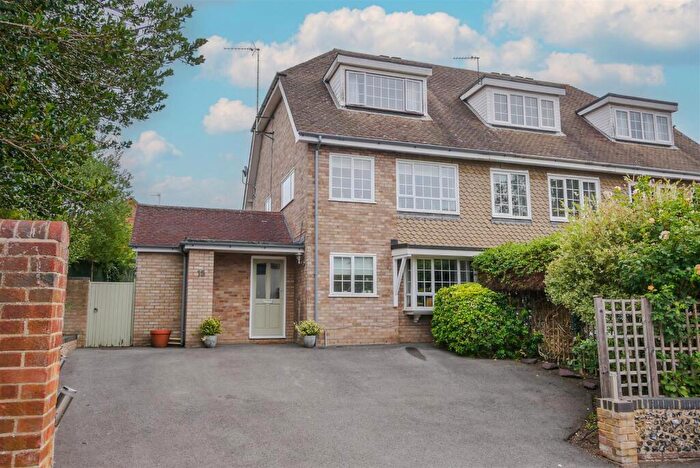 4 Bedroom End Of Terrace House For Sale In Mill Lane, Benson, OX10