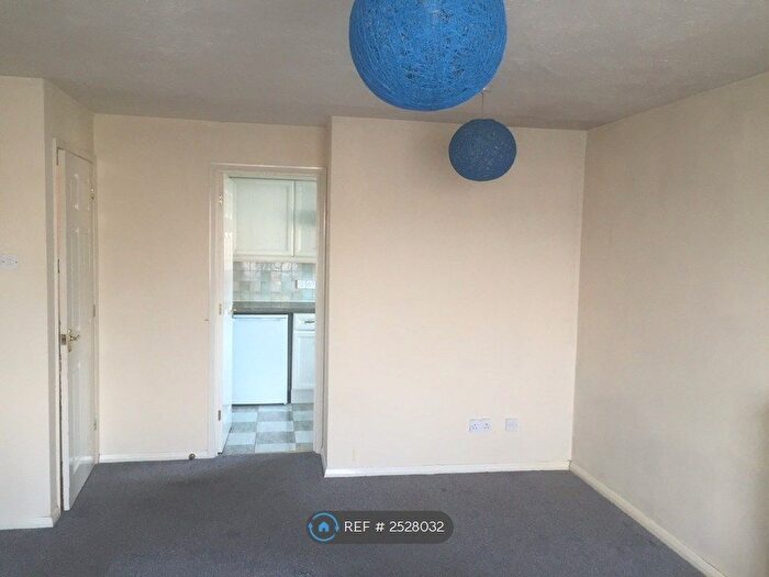 2 Bedroom Flat To Rent In Riverhead, Sevenoaks, TN13